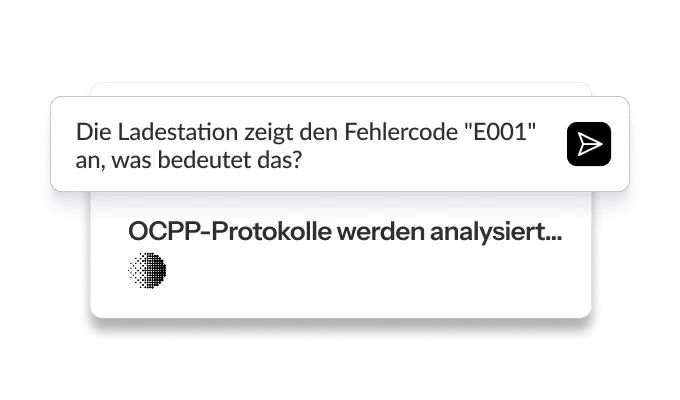 Ladestation mit Fehlercode "E001" auf dem Bildschirm, darunter Analyse der OCPP-Protokolle, auf hellem Hintergrund.