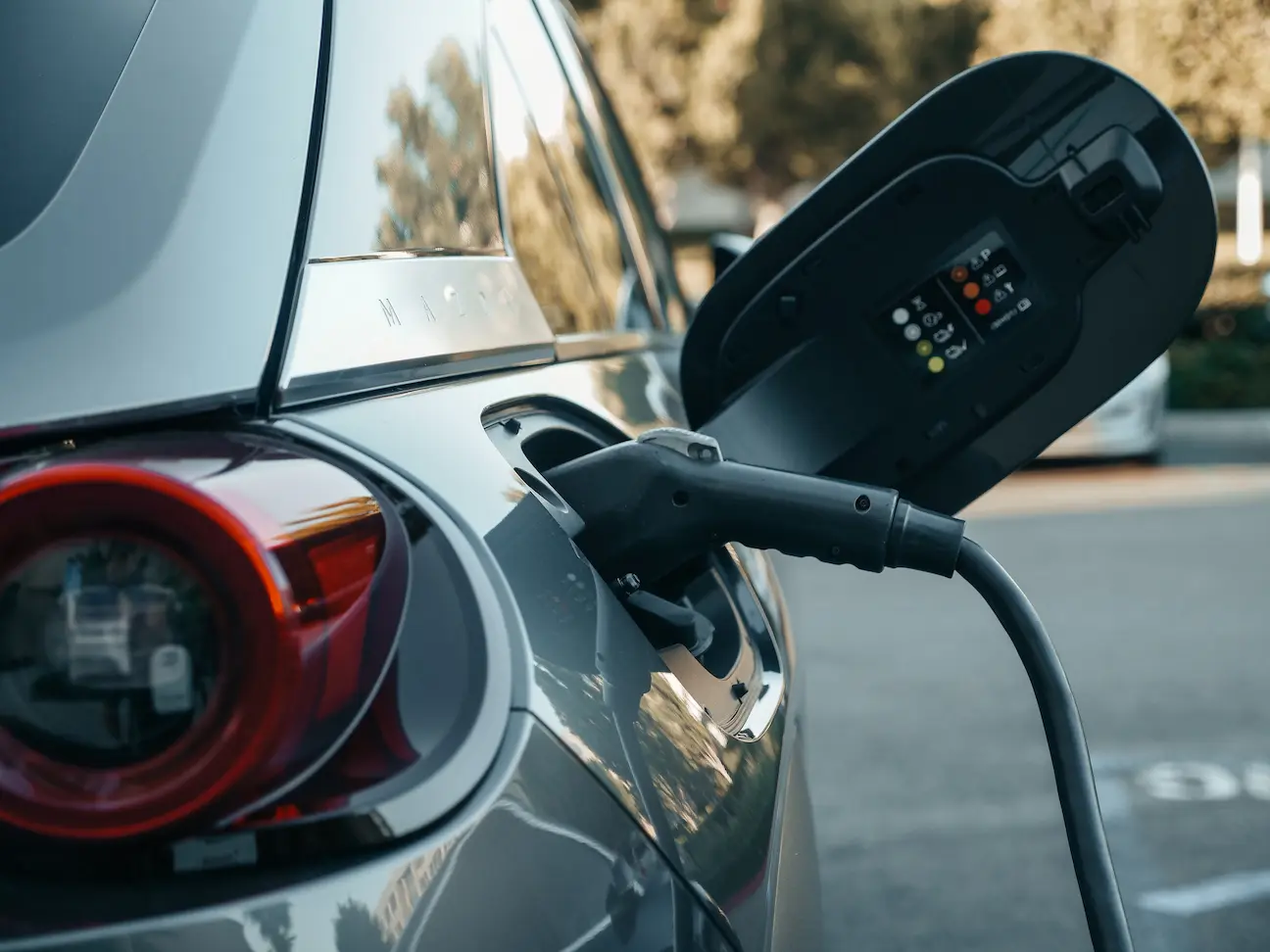 Où recharger facilement sa voiture électrique pendant ses vacances en Occitanie ? La liste des départements les mieux équipés
